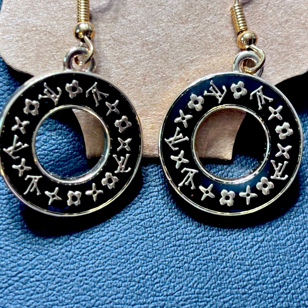 Set of Black and Gold LV charms (charms only)